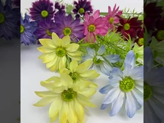 Simulierte Sommerchrysanthemen Glücksbehälter Blumenarrangement Hochzeitsfotografie Dekoration Garten