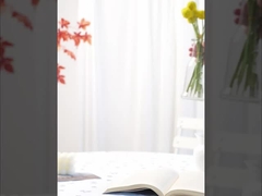 Simulierte Blumen mit einem hochwertigen und realistischen Gefühl, gebündelt mit goldenen Kugeln, Hotel weich Dekorationen