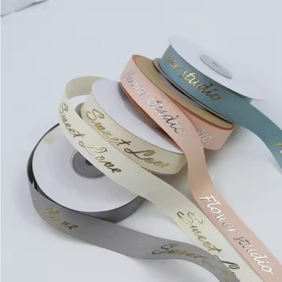 Ein guter Preis. Maßgeschneiderte Grau glänzende 3D-Folien Druck Polyester Grosgrain Band für Geschenkverpackungen Online