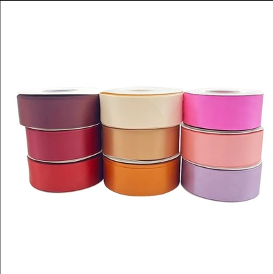 Ein guter Preis. Fabrik Großhandel Custom Double Faced Satin Wrap Ribbon Roll Custom Logo mit Geschenk Wrap drucken Online