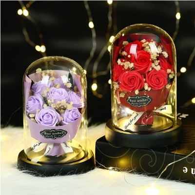 Ein guter Preis. Valentinstagsgeschenk für Freundin praktische kreative Seife Rosenglas Deckel Ornamente fortgeschrittene unsterbliche Blume Geburtstagsfrau Online