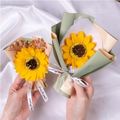 Ein guter Preis. Neuer Mini-Bouquet Sonnenblume Nelke Rose Seife Blumen-Bouquet für den Muttertag Abschluss Saison Online
