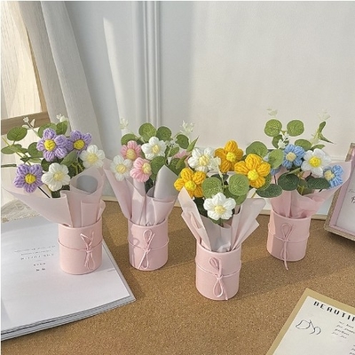 Ein guter Preis. Frauentagsgeschenk Göttintag Plüssigblume Tragbare Umarmung Eimer Blume Handgewebter Blumenstrauß in mehreren Farben Online