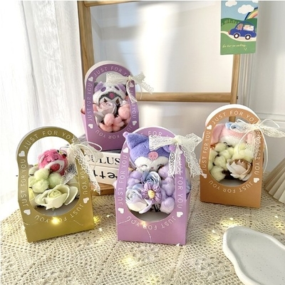 kaufen Kreatives chinesisches Valentinstagsgeschenk Zeichentrickfilm Plüschpuppe Blumenkorb mit mehreren Farboptionen online manufacture