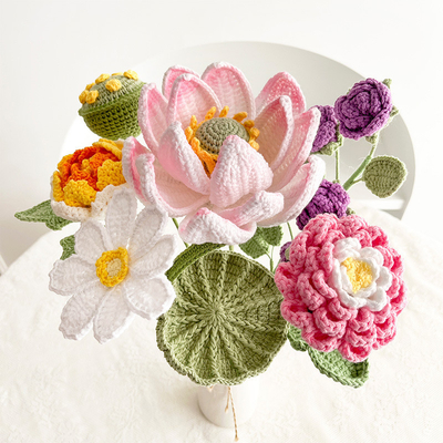 Ein guter Preis. Handgefertigte gestrickte Pfahl künstliche Blumenstrauß mit Lotus- und Pfingstblumen ein wunderschönes Home-Desktop-Ornament Online