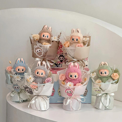 Ein guter Preis. Süße Fertig Labubu Plush Puppe Bouquet Labubu Plush Puppe mit echten Blumen Geburtstagsgeschenk Boutique Großhandel Online
