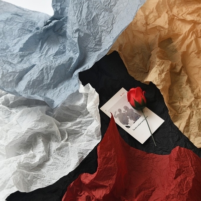 Ein guter Preis. Großhandel mit Blumensträußen, Blumenverpackungspapier, handgewalztes Papier, gefaltetes Papier, gefaltetes Papier, Blumenkunst, Blumenladen, geformtes Papier, Innenverkleidung und Verpackungspapier Online