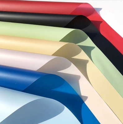 Ein guter Preis. Massivfarbiges, mattes, in Papier gewickeltes Blumenpapier, Blumenverpackungspapier, Blumenläden-Bouquet, wasserdichtes Verpackungspapier, halbtransparentes Kunststoffpapier Online