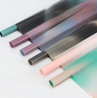Ein guter Preis. Koreanisches einfaches Papier, ultraglänzendes mattes Papier, Blumenverpackungspapier, Kunststoff, Blumenkunst im koreanischen Stil, wasserdicht, Blumenladen, Geschenkbeutel für Blumensträuße, Blumenpapier Online