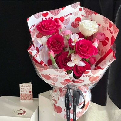 Ein guter Preis. Valentinstag, Liebe im Herzen, Yuyin-Papier, Blumensträuße, wasserdichtes verdicktes Verpackungspapier, Blumenkunstpapier, Verpackungsmaterial für Blumenläden Online