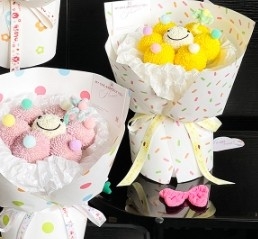 Ein guter Preis. Verdicktes Kuhhaut, spielerisches und farbenfrohes Blumenverpackungspapier Online