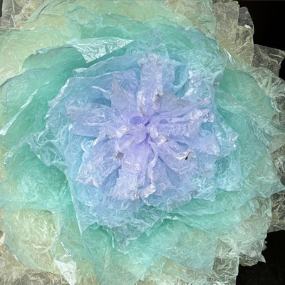 kaufen Wasserdichtes verdicktes Farbglasbecher-Blumenkunst-Umschließpapier mit minimalistischem Design und 6-Faden-Glastextur online manufacture