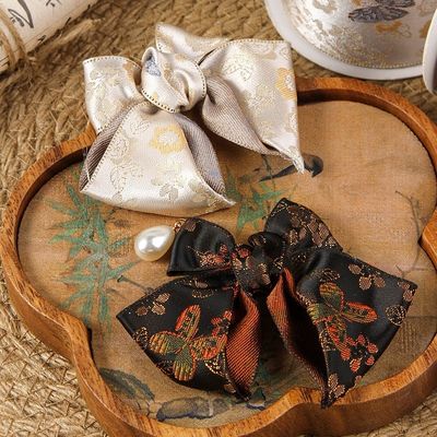 kaufen Stil Einseitige Schmetterlingsblumenbroderie Rand Satinband Handgefertigt Bogen Kopfband Haarklemm Accessoires Blumenkrawatten Online-Herstellung