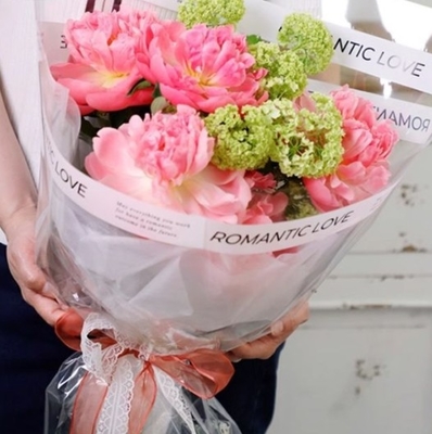 Ein guter Preis. Blumen-OPP-Film, Zellophan, englisches Papier, transparentes weißes, wasserdichtes, transparentes Bouquet-Packpapier, Blumenläden Online