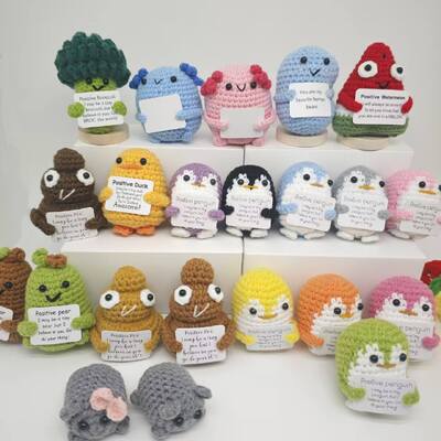 kaufen Amigurumi Tier Geschenk Häkelspielzeug Plüschpuppe Handgeflochtene Häkelkugel Juguete Spielzeug Emotionale Unterstützung Positive Zustimmungskarte Online-Herstellung