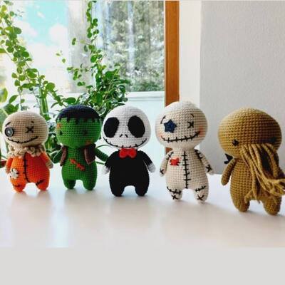 kaufen Neue Lieferung 10 cm Handgefertigtes Geknetes Plüsch-Spielzeug Süßes Mini Halloween Weihnachten Strickpuppen Baumwollstoff PP Baumwolle für die Party Online-Herstellung