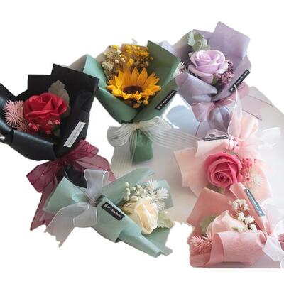 kaufen Veranstaltung Geschenke Rosen Nelken Blumenstrauß Mini Seife Blumenstrauß Mit Geschenk Tasche Online-Herstellung