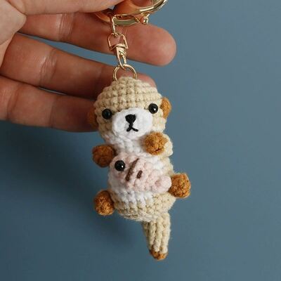 kaufen Strickerei Amigurumi Süßes Plüsch Otter Fische Schlüsselkette Spielzeug Haken Tier Spielzeug Puppe Weichen Haken Otter Schlüsselketten Online-Herstellung