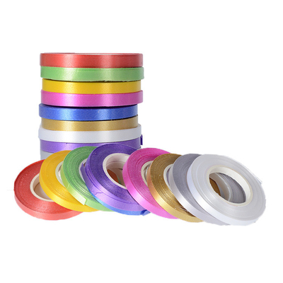 Ein guter Preis. Ebene färbt die Polyester-Geschenk-Verpackungs-Band-Rolle, die 2.0cm verpackt Online