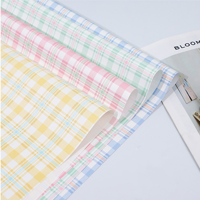 Ein guter Preis. Zweifarbige Kontrollblumen-Verpackung bedeckt kreativen 58cmX58cm Plastikfilm Online