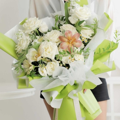 Ein guter Preis. Kundengebundener Plastikfilm des Größen-Blumenpackpapier-58*58cm für Floristen Packing Online
