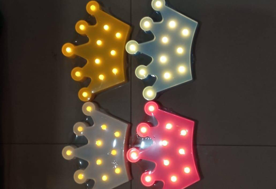 Ein guter Preis. LED-Kronen-geformte Geburtstagsfeier-Dekorations-Einzelteil-verschiedene Größen verfügbar Online