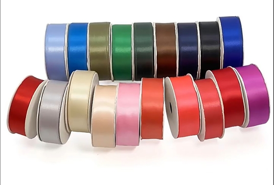 Ein guter Preis. 100% Polyester Satin-Bandrolle für Blumensträuße und Geschenkverpackungen Online
