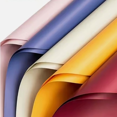 Ein guter Preis. Großhandelsdesign für reine Farben von Rosengeboten Verpackung Verpackungspapier für Blumenstrauß Online