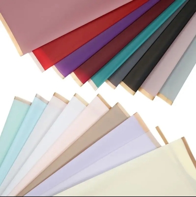 Guter Preis Wasserdichtes koreanisches Matte-Plastik-Blüschenverpackungspapier für Blumenstraußverpackungen Online