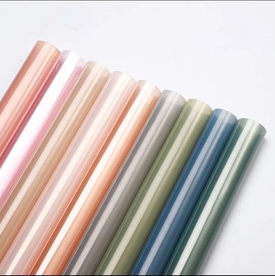 Guter Preis Hochtransparentes farbiges Glaspapier für Weihnachten, wasserdichtes Blumenverpackungspapier mit Beschichtung Online