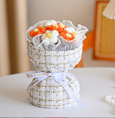 Ein guter Preis. Handgefertigte gestrickte Wolle Mini Puff Bouquet Schöne Blumensorte in mehreren Farben Online
