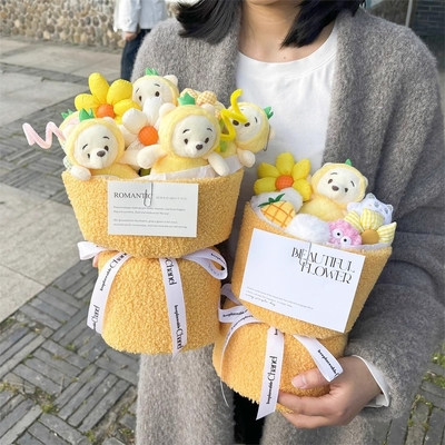 Ein guter Preis. Ananas-Bär-Plüsch-Puppel-Blütenstraußchen für Geburtstagsgeschenke und Abschlussgeschenke an Freunden am 20. Mai und am Qixi-Festival am Valentinstag Online