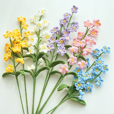 Ein guter Preis. 7x44cm handgefertigte Strick-Forget-Me-Not-Bouquet-Häkel-Künstliche Blumenanordnung mit mehreren Farben Online