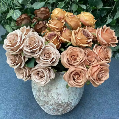 Ein guter Preis. Einfach 9-Blüten simulierter Rosenstrauß mit künstlichen Rosenzweigen für Hochzeitsdekoration und Fotografie-Requisiten Online