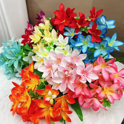 Ein guter Preis. Hersteller Direktverkauf Kunstlilie Blumenstrauß Hot Sale Wohnkultur Hochzeitsfeier Fake Blumenstrauß Online