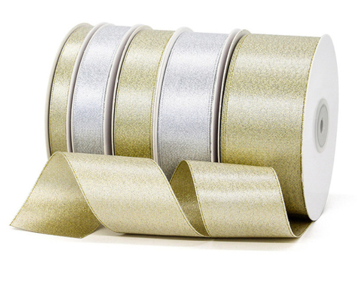 Ein guter Preis. Geschenke mit Gold- und Silberbändern, Gewebe aus Silk, Gold- und Silberbändern, Geschenkkästen mit frischen Blumen, Verpackungsgegenstände, Bänder Online