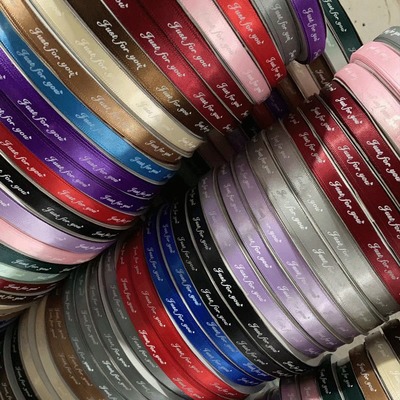 Ein guter Preis. Verpackung von Blumen, Band, Seidenband, Polyesterband, gedruckte englische Geschenkboxenverpackung, Blütenverpackung, Band Online