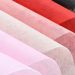 Ein guter Preis. Einfarbiges nicht gewebtes Gewebe, mit Auskleidung aus Blumenverpackungspapier Online