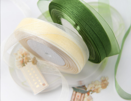 Ein guter Preis. Schnee-Gasse-Band-Chiffon-Stift-Material Satin-Band-Militär-Grünkuchen-Box-Dekoration Jasminblume-Bündel Verpackung Seidenband Online