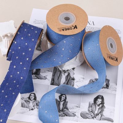 Ein guter Preis. Gelastete Gold- und Silberpunkte, Jeans, Haarzubehör, handgefertigte Materialien, Geschenke, Blumenverpackungen, Schuhe, Blumen, Grashüte, Bogen, Bänder Online