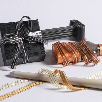 Ein guter Preis. Goldener Rand, silberner Rand, gestreifte Schneegase, Randgase, Mittelsektionsband, DIY-Blumengeschenkverpackung, Hochzeitsband, buntes Band Online