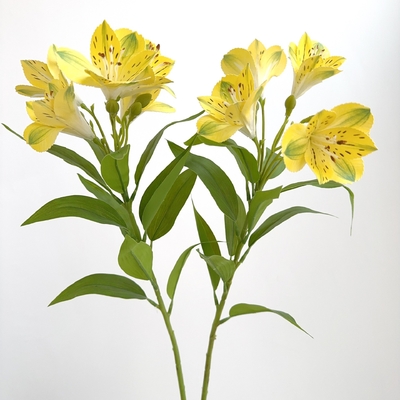 Ein guter Preis. Ein leichter Luxus Blumenstrauß für Wohnzimmer und Esstisch mit simulierten Narzissen. Online