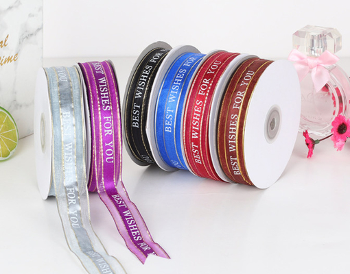 Ein guter Preis. Vier goldene Fäden, Satin, Seidenband, gedruckte Briefe, die besten Wünsche für dich, Kuchenbox, frische Blumen, Backen, Band. Online