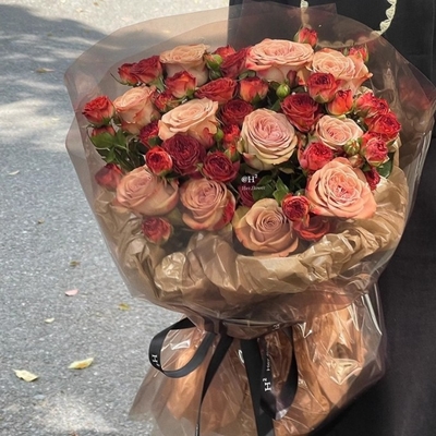 Ein guter Preis. Farbiges Cellophane, neues transparentes Bouquet-Verpackungspapier, OPP-Film, Gelee-Film, wasserdichtes Blumenkunstverpackungspapier Online