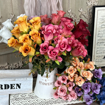 Ein guter Preis. Simulierte 7-köpfige künstliche gefälschte Seidensträuße mit High-End-Gefühl für Hochzeiten, dekorative Blumenarrangement in Wohnzimmern, Kunststoff Rosen Online