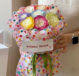 Ein guter Preis. Farbenfrohes Polka-Dot-Dopamin-Netz-Blumenverpackungspapier Online