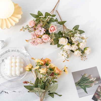 Ein guter Preis. Rosenperlen, kleine Blumensträuße, einzelne künstliche Blumen, künstliche Blumen, grüne Pflanzen, Seidenblumen für Wohnzimmer, dekorative Blumen, Schmuck und Blumen Online
