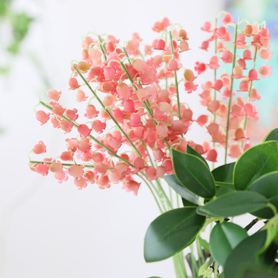 Ein guter Preis. Simulierte Blume weiche Gummi Landschaft kleine hängende Glocke, Lilie des Tales kleiner Blumenstrauß, falsche Blume, Windklingelblume, Hochzeitsfotografie-Requisiten Online