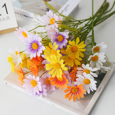 Ein guter Preis. Simulierte Blumenkamille Dekoration, gefälschte Blumen Mall Wohnzimmer Dekoration, Blumenstrauß, Plastik getrocknete Blumen Tischdekoration, kleine Margherita Online