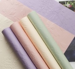 Ein guter Preis. 3D-Fashion-Rosenrelief-Kunst-Blumenverpackungspapier für spezielle Veranstaltungen Online